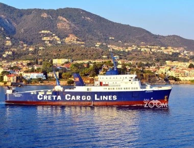 Αποκολλήθηκε το φορτηγό πλοίο «Νέαρχος» μετά από 16 ημέρες